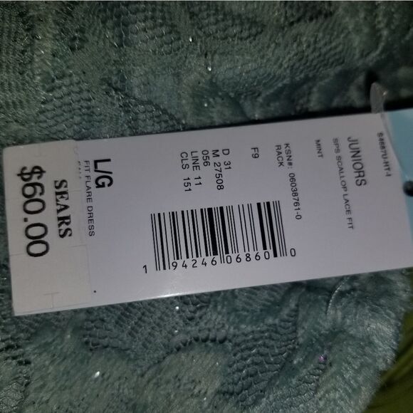 Elegant ball or wedding dress - Picture 7 of 8